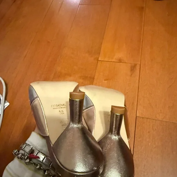 Maeve Silver and Gold kitten Heel mules sz 8.5 - Picture 7 of 7